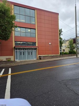 Exterior, Facade, Modern