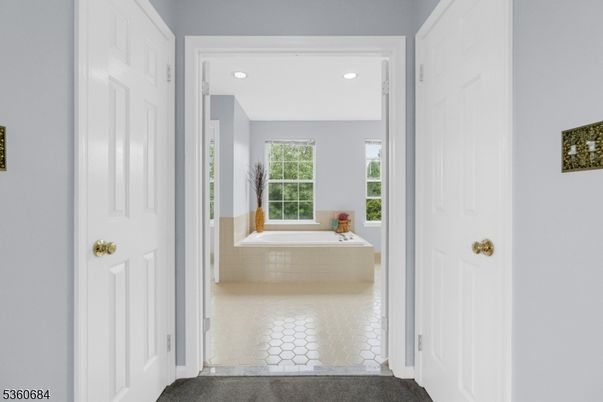 Bathroom, Interior, Recessed Lighting