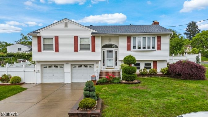 Attached, Exterior, Facade, Raised Ranch