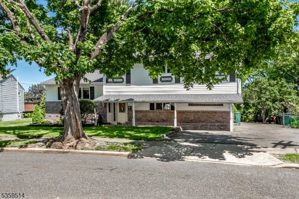 Attached, Exterior, Facade, Brick Facade, Ranch