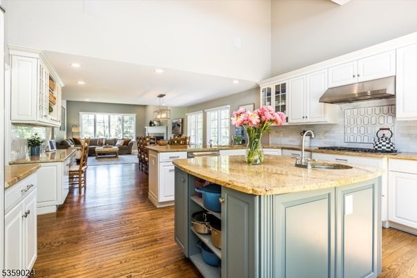 Interior, Kitchen, Living room, Pendant Lights, Recessed Lighting, Stainless Steel Appliances, Wood Texture Flooring