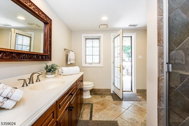 Bathroom, Interior, Recessed Lighting