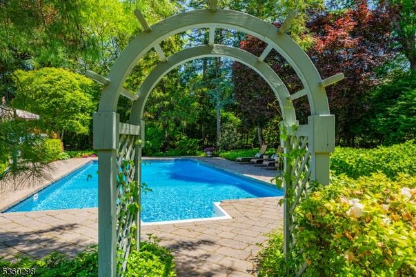 Exterior, Playground, Pool