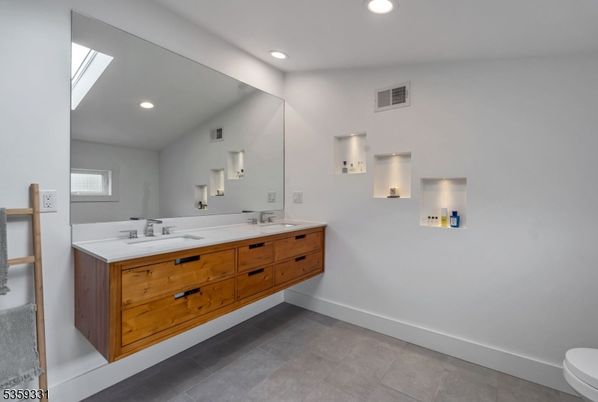 Bathroom, Dual Sink Vanities, Interior, Recessed Lighting