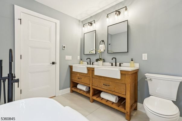 Bathroom, Dual Sink Vanities, Interior