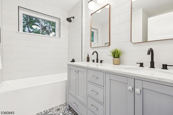 Bathroom, Dual Sink Vanities, Interior