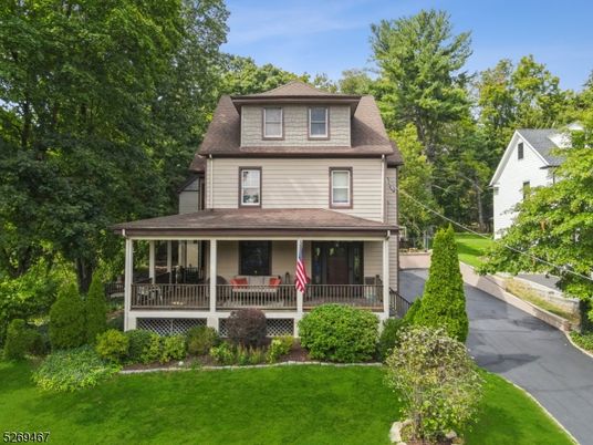 Exterior, Facade, American Foursquare