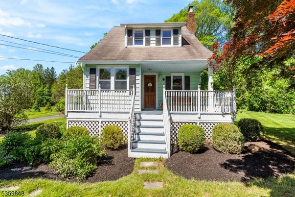 Exterior, Facade, Cape Cod