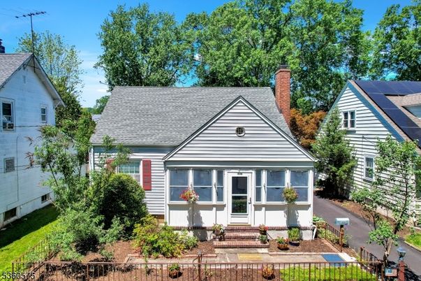 Exterior, Facade, Cape Cod