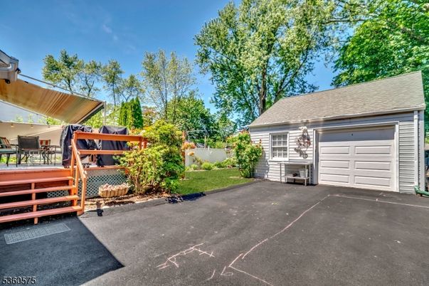Detached Garage, Exterior