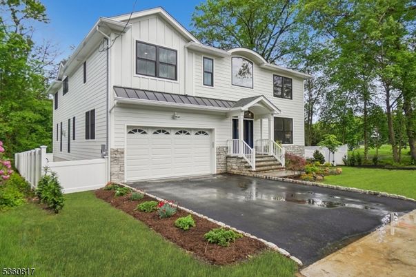 Attached, Exterior, Facade, Farmhouse