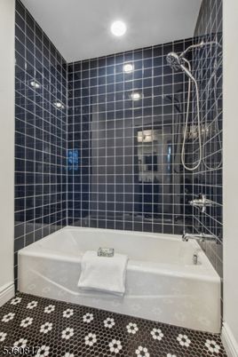 Bathroom, Interior, Recessed Lighting