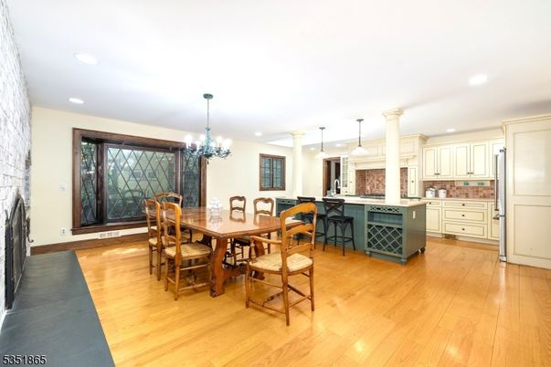 Chandelier, Dining room, Interior, Kitchen, Pendant Lights, Recessed Lighting, Wood Texture Flooring