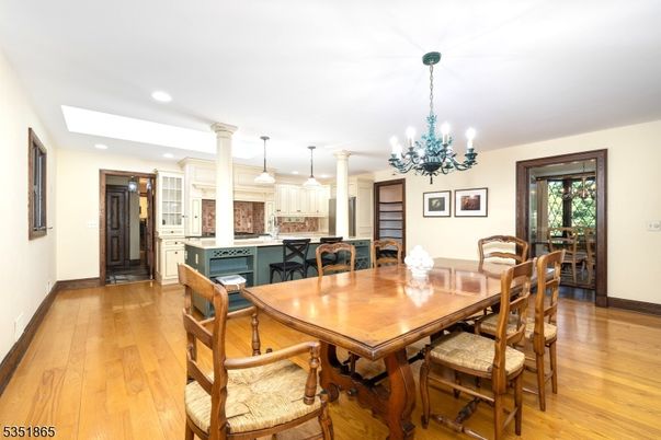 Chandelier, Dining room, Interior, Kitchen, Pendant Lights, Recessed Lighting, Wood Texture Flooring