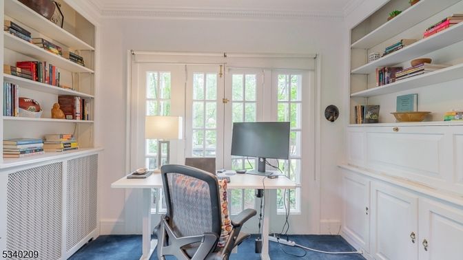 Home Office, Interior