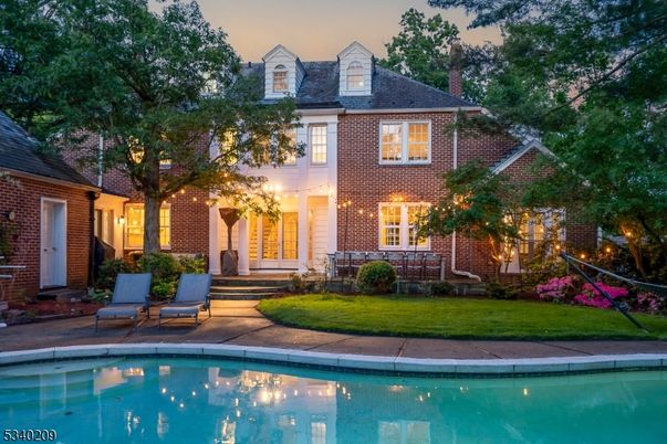 Exterior, Facade, Brick Facade, Pool, Georgian