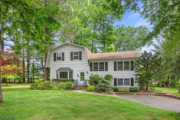 Backyard, Exterior, Facade, Split Level
