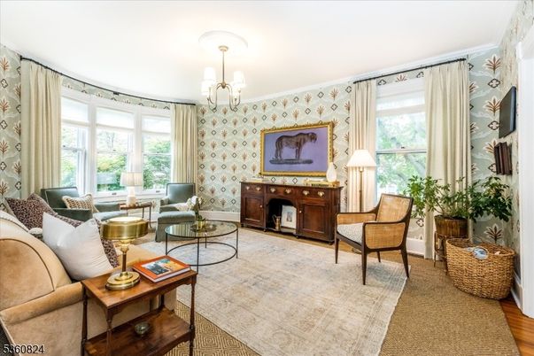 Chandelier, Interior, Living room
