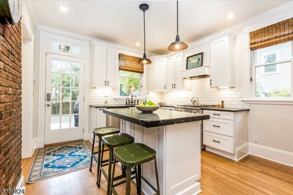 Interior, Kitchen, Pendant Lights, Recessed Lighting, Stone Walls, Wood Texture Flooring