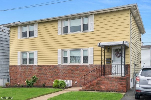 Exterior, Facade, Brick Facade, Rowhouse