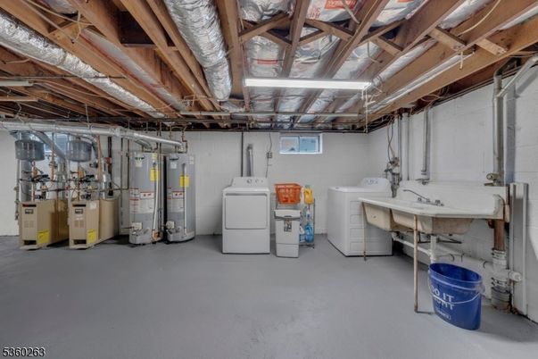 Interior, Washer, Wooden Beams