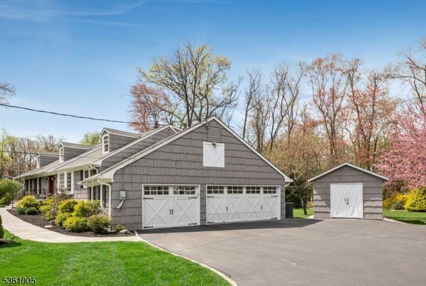 Detached Garage, Exterior