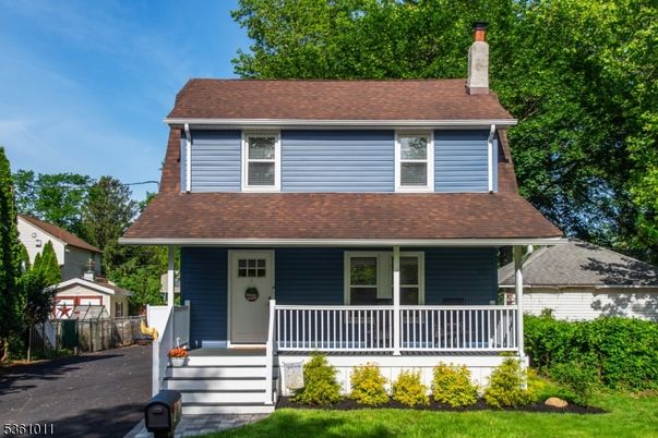 Exterior, Facade, American Foursquare