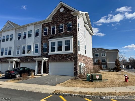 Attached, Exterior, Facade, Rowhouse