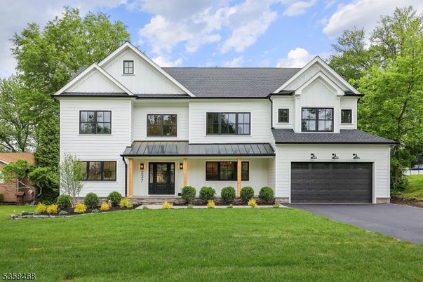 Attached, Exterior, Facade, Farmhouse