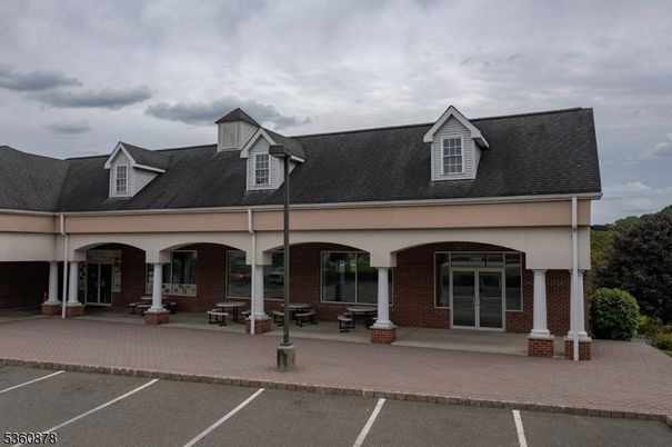 Exterior, Facade, Cape Cod