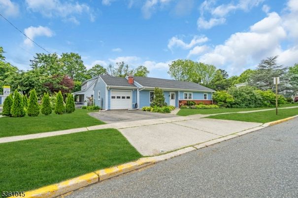 Attached, Exterior, Facade, Cape Cod