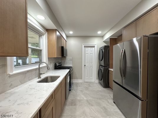 Interior, Kitchen, Marble, Recessed Lighting, Washer