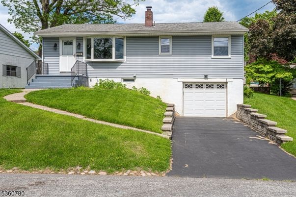 Attached, Exterior, Facade, Raised Ranch