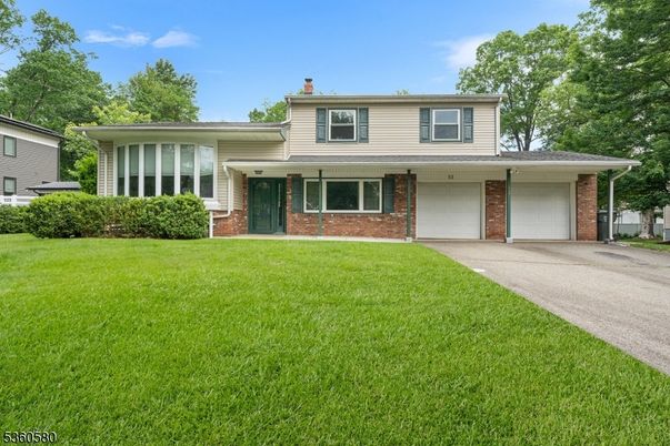 Attached, Exterior, Facade, Brick Facade, Split Level