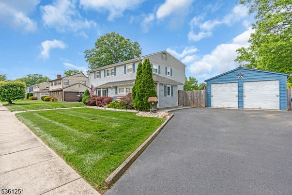 Detached Garage, Exterior