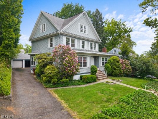Attached, Backyard, Exterior, Facade, Queen Anne Victorian