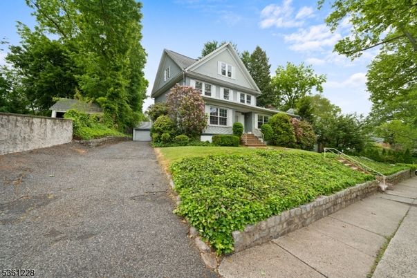Backyard, Exterior, Facade, Queen Anne Victorian