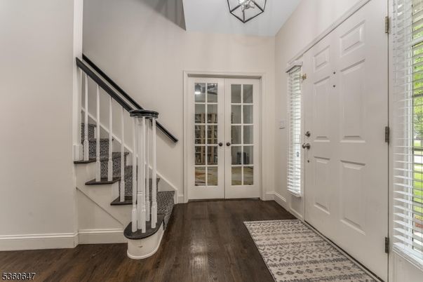 Interior, Pendant Lights, Wood Texture Flooring