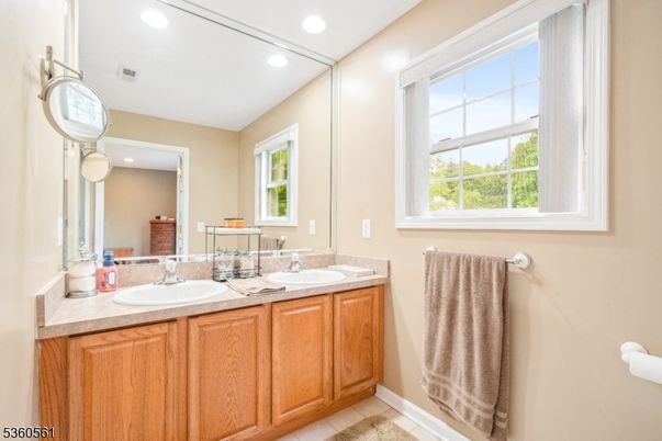 Bathroom, Dual Sink Vanities, Interior, Recessed Lighting