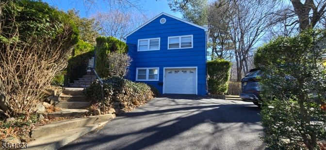 Attached, Exterior, Facade, Raised Ranch