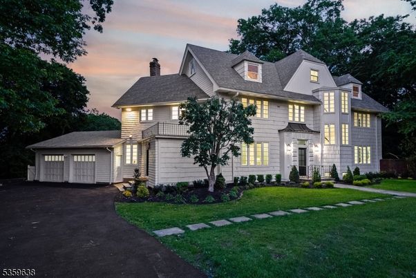 Attached, Exterior, Facade, French Provincial