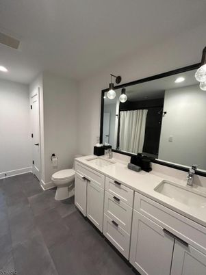 Bathroom, Dual Sink Vanities, Interior, Recessed Lighting