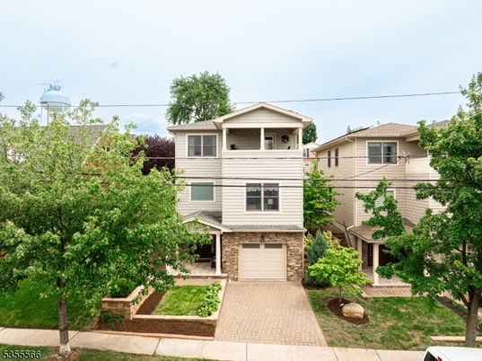 Attached, Exterior, Facade, Mediterranean