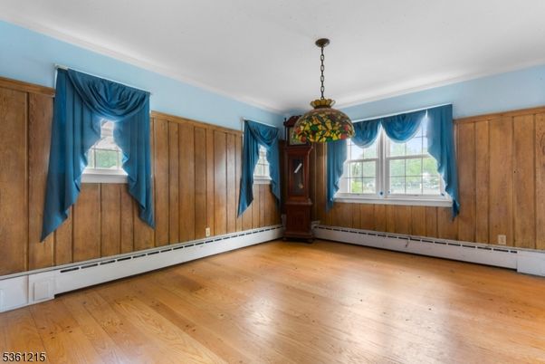 Empty room, Interior, Pendant Lights, Wood Texture Flooring, Wooden Walls