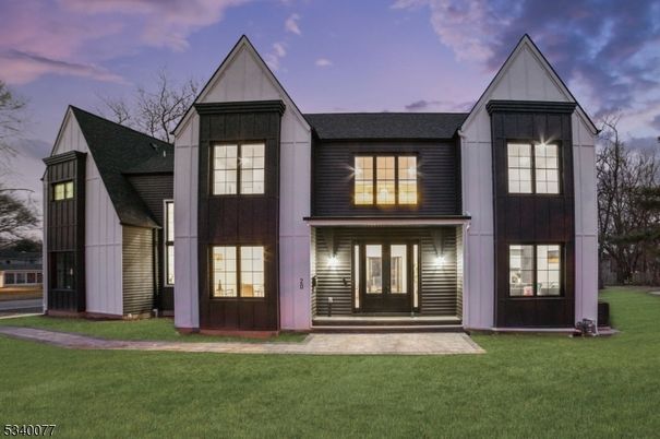 Exterior, Facade, Farmhouse