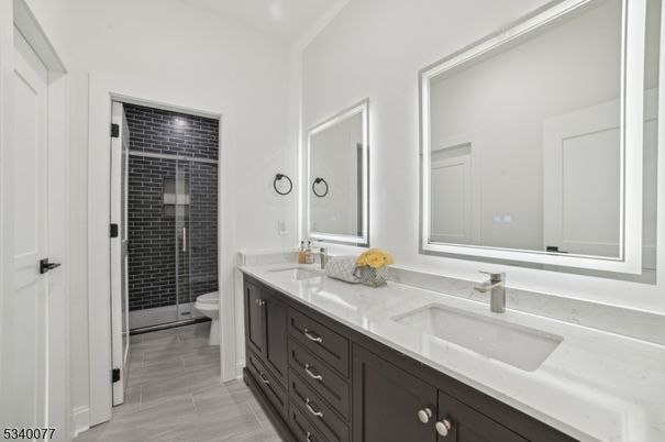 Bathroom, Dual Sink Vanities, Interior