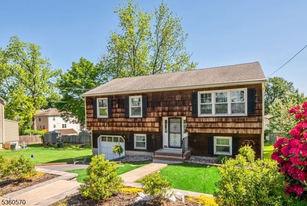 Attached, Exterior, Facade, Raised Ranch