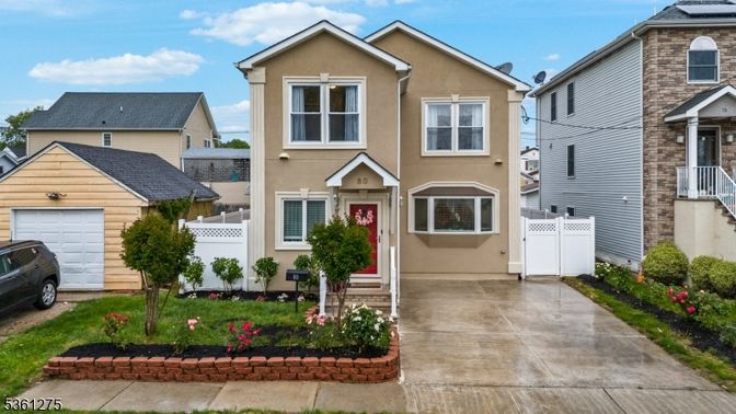 Attached, Exterior, Facade, Rowhouse