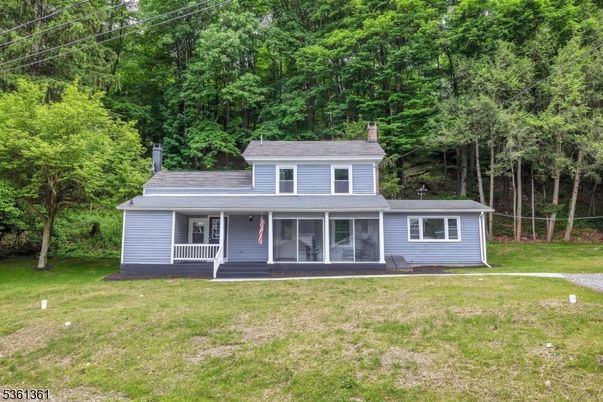 Backyard, Exterior, Facade, American Foursquare