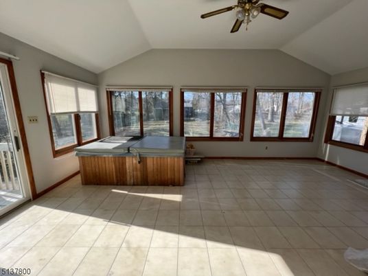 Hot Tub, Interior, Sun Room